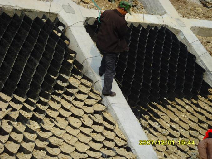 Stabilizzatori di ghiaia a geocelle in HDPE per rinforzo delle pareti di sostegno e protezione dei pendii 8