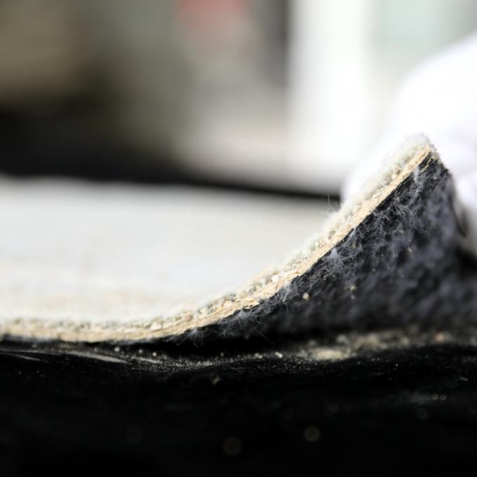 Liner in argilla geosintetica ad alta resistenza alla trazione con tappeto a membrana di bentonite impermeabile 2
