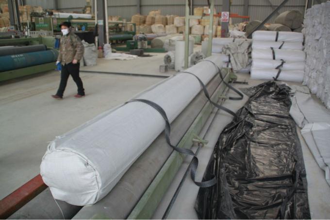 Liner in argilla geosintetica ad alta resistenza alla trazione con tappeto a membrana di bentonite impermeabile 11